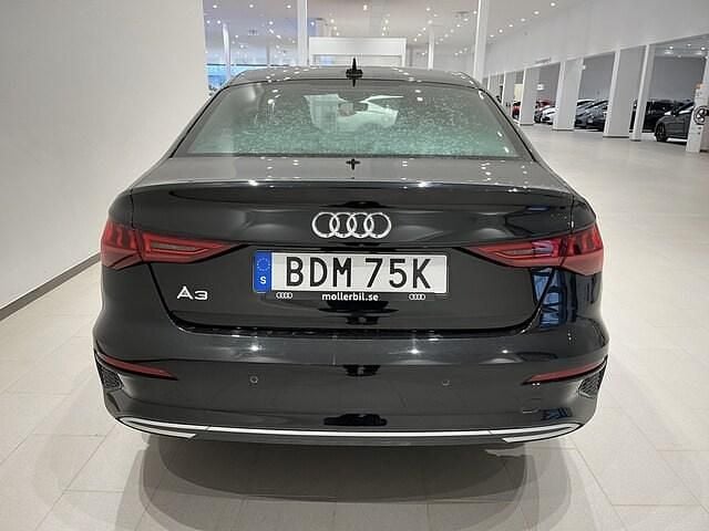 Begagnad Audi A3 Advanced Plus 150 HK (110 kW) 2023 Brilliantsvart Sedan