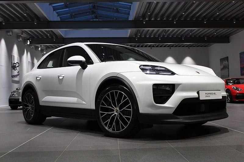 Vit Begagnad 2024 Porsche Macan SUV | 875 000 kr (Bra pris) - Bild 1/4