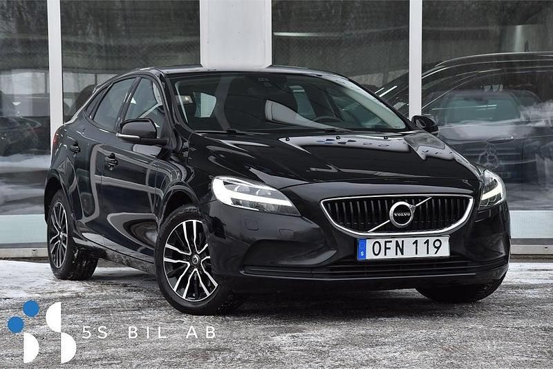Begagnad Volvo V40 150 HK (110 kW) 2016 Svart Halvkombi