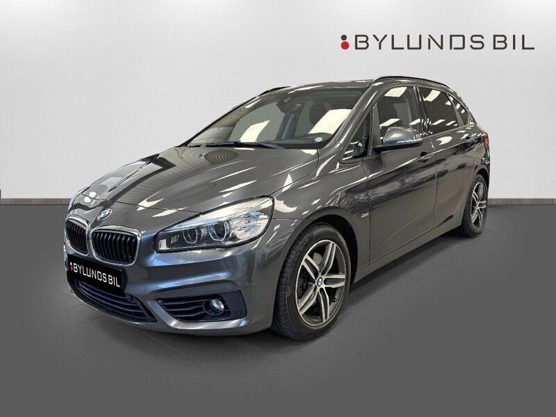 Grå Begagnad 2016 BMW 220 Active Tourer Sport Line Minibuss | 189 000 kr - Bild 1/2