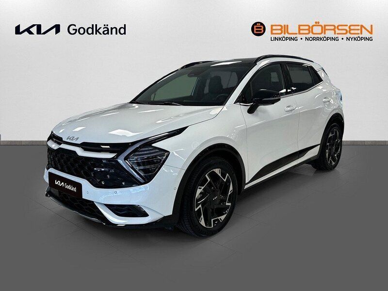 Vit (/hw2/ deluxe white m) Begagnad 2022 Kia Sportage GT-Line SUV | 399 900 kr (Marknadspris) - Bild 1/4