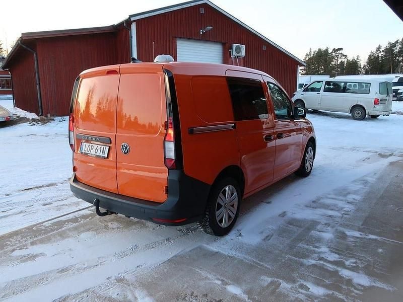 Begagnad VW Caddy 122 HK (89 kW) 2022 Orange Minibuss