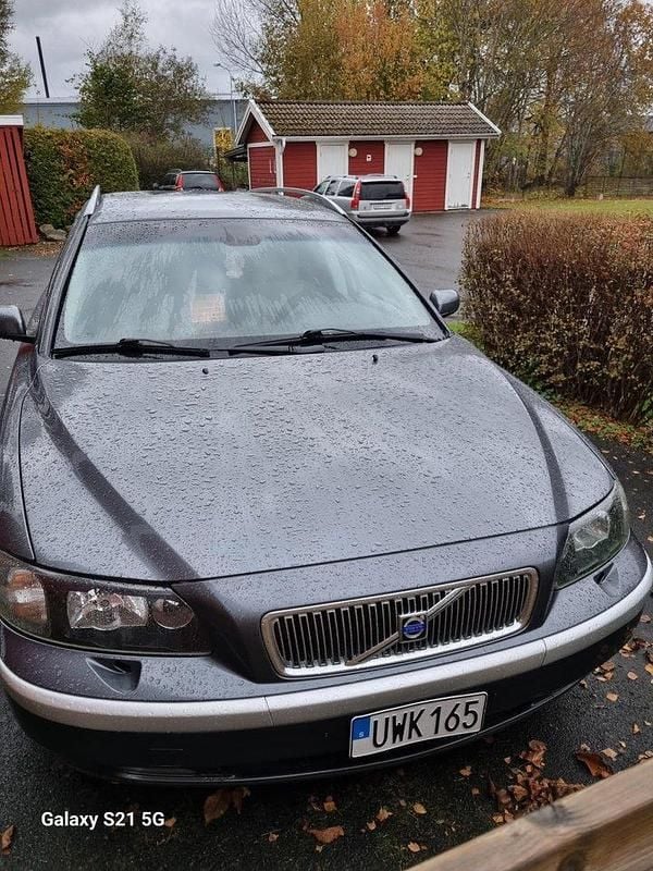 Begagnad Volvo V70 209 HK (153 kW) 2004 Grå Kombi
