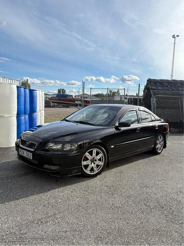 Svart Begagnad 2001 Volvo S60 Sedan | 45 000 kr - Bild 1/4