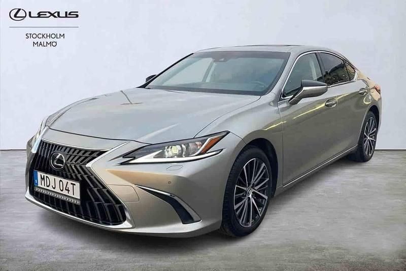 Grå Begagnad 2024 Lexus ES300H Sedan | 424 000 kr - Bild 1/1
