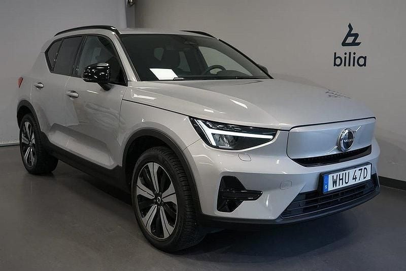 Silver Begagnad 2023 Volvo XC40 Core SUV | 334 900 kr - Bild 1/4