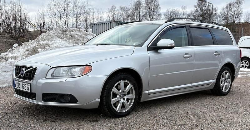 Silver Begagnad 2011 Volvo V70 Kombi | 69 000 kr (Marknadspris) - Bild 1/4