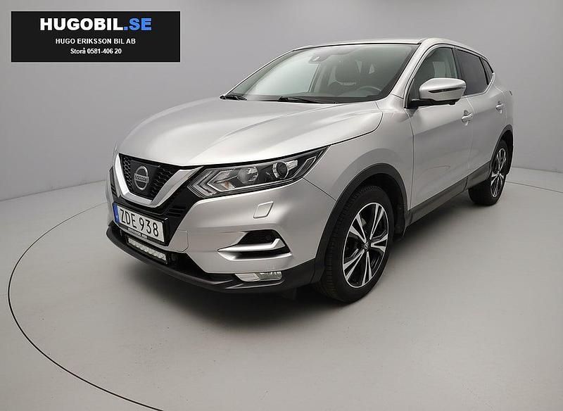 Silver metallic Begagnad 2017 Nissan Qashqai N-Connecta SUV | 179 500 kr (Lite dyr) - Bild 1/4