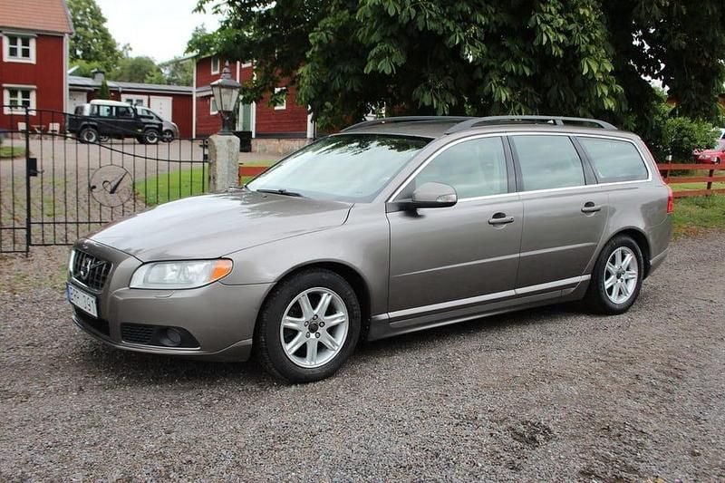 Begagnad Volvo V70 Momentum 109 HK (80 kW) 2010 Grå Kombi