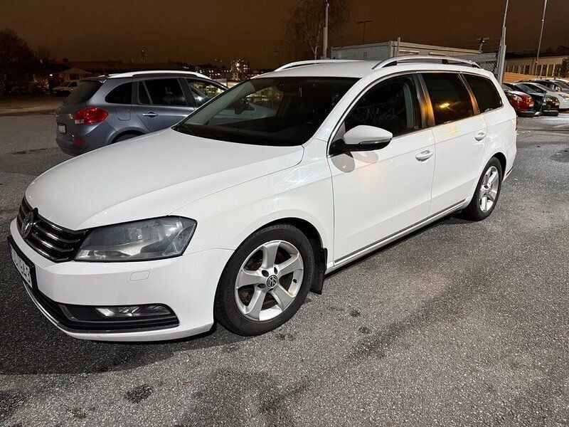 Vit Begagnad 2012 VW Passat Kombi | 79 900 kr (Bra pris) - Bild 1/4