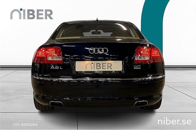 Begagnad Audi A8L W12 450 HK (330 kW) 2004 Blå Sedan