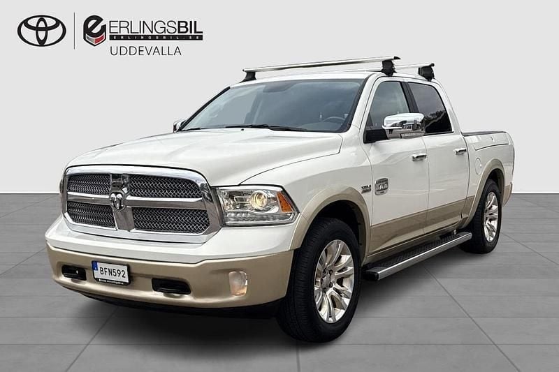Flerfärgad (vit / guld) Begagnad 2017 RAM 1500 Pickup | 436 250 kr (Superpris) - Bild 1/4