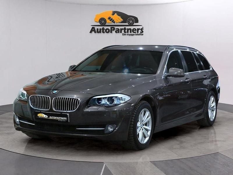 Begagnad BMW 525 218 HK (160 kW) 2012 Brun Kombi