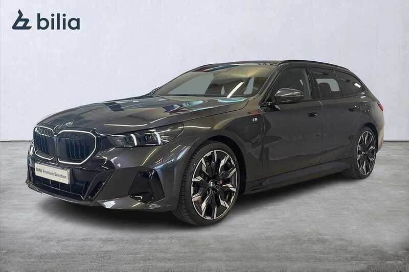 Grå Begagnad 2025 BMW 530e Comfort Edition Kombi | 889 900 kr - Bild 1/3