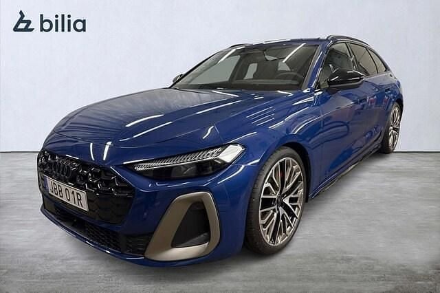 Ascariblå metallic Begagnad 2024 Audi A5 S-Line Sportkupé | 539 000 kr (Superpris) - Bild 1/4