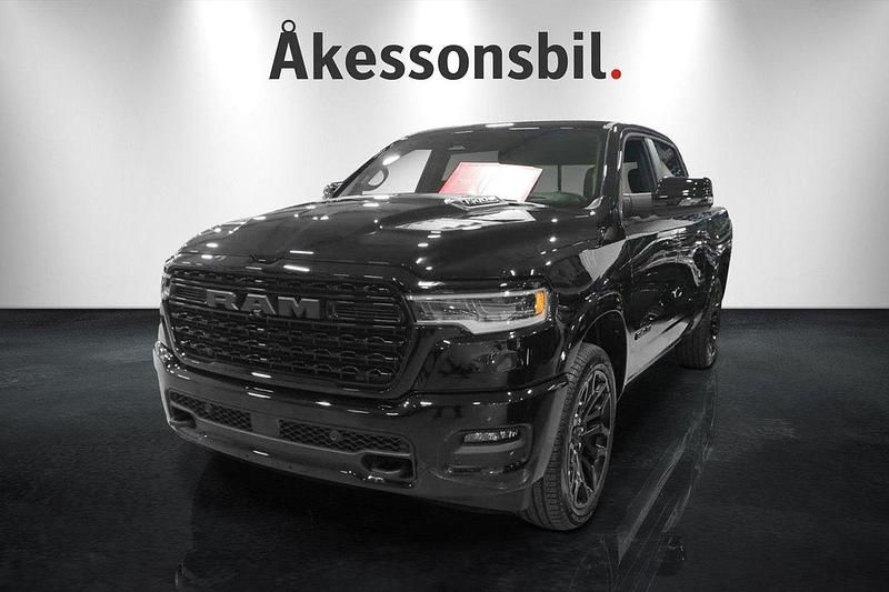 Svart Ny 2025 Dodge Ram Limited Pickup | 1 336 250 kr (Bra pris) - Bild 1/4