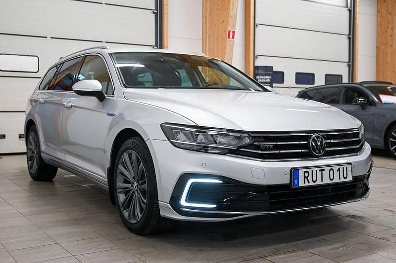 Begagnad VW Passat GTE 218 HK (160 kW) 2020 Silver Kombi