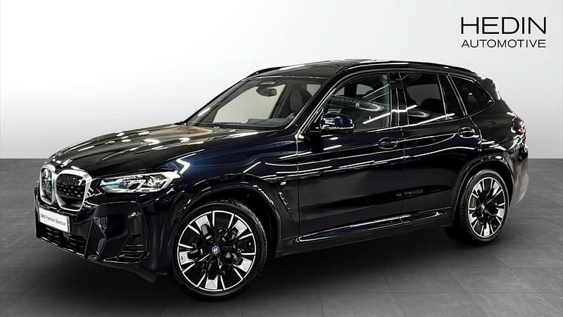 Begagnad 2024 BMW iX3 M Sport SUV | 598 700 kr (Marknadspris) - Bild 1/4