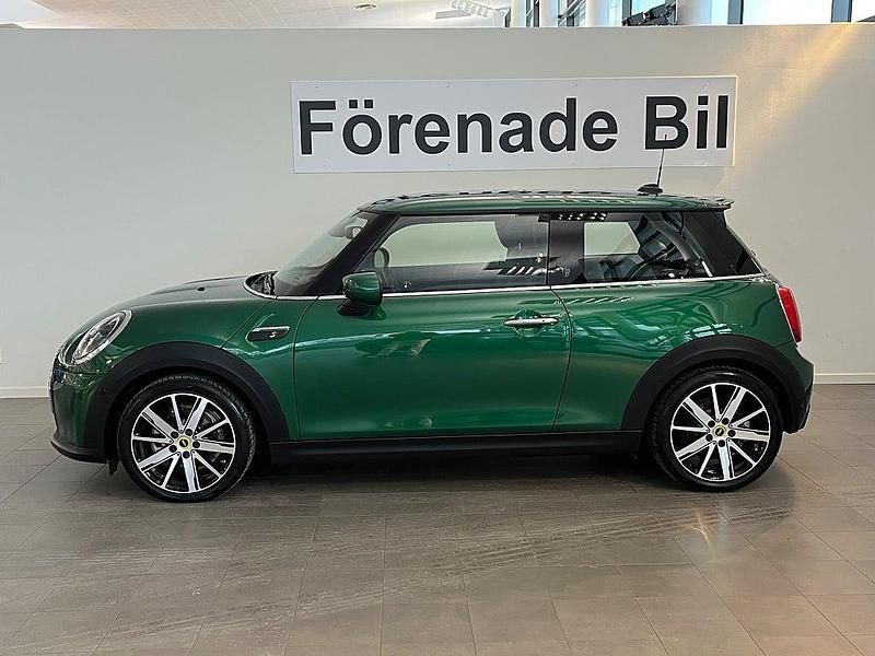 Begagnad Mini Cooper SE 135 kW (184 HK) 2023 Britsh racing grön Halvkombi