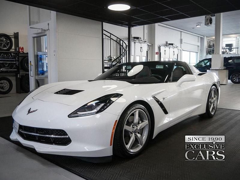 Vit Begagnad 2014 Chevrolet Corvette Stingray Sportkupé | 659 000 kr (Dyr) - Bild 1/4