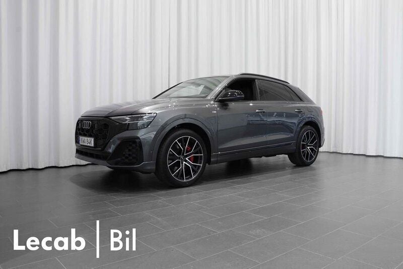 Grå (daytonagrå pärleffekt) Ny 2025 Audi Q8 Sport SUV | 1 313 600 kr (Marknadspris) - Bild 1/4