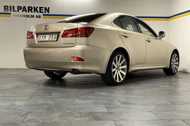 Begagnad Lexus IS220d 177 HK (130 kW) 2006 Ljusbrun Sedan