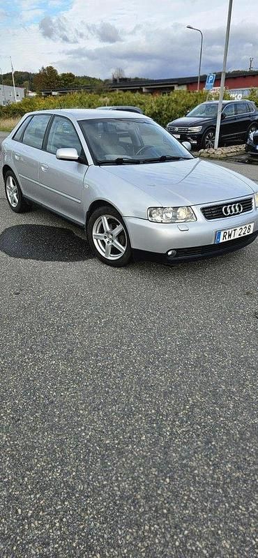 Silver Begagnad 2001 Audi A3 Halvkombi | 34 900 kr - Bild 1/4