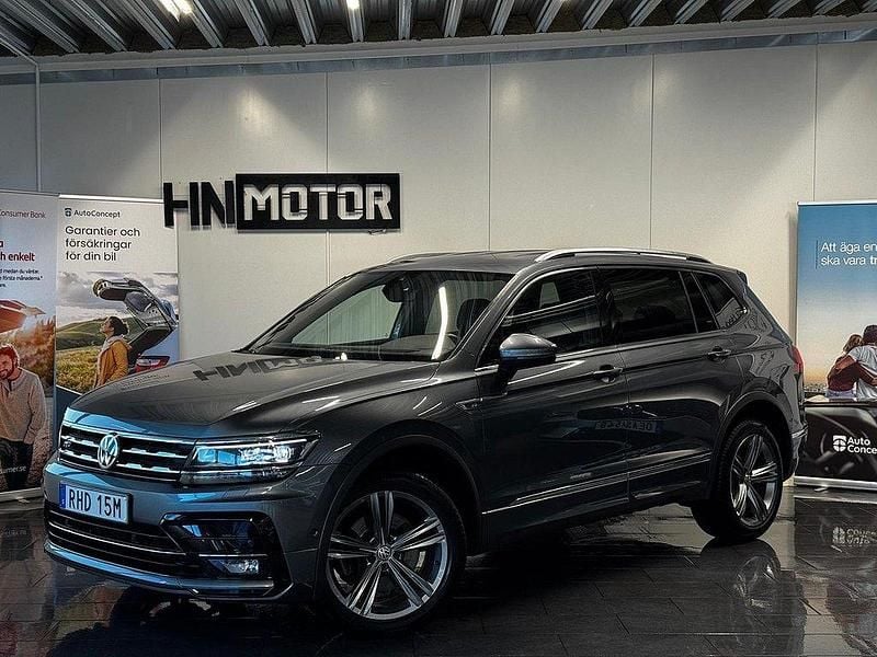 Mörkgrå (grå) Begagnad 2021 VW Tiguan Allspace SUV | 384 900 kr (Marknadspris) - Bild 1/4