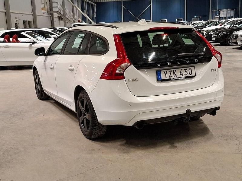 Begagnad Volvo V60 Kinetic 152 HK (111 kW) 2017 Vit Kombi