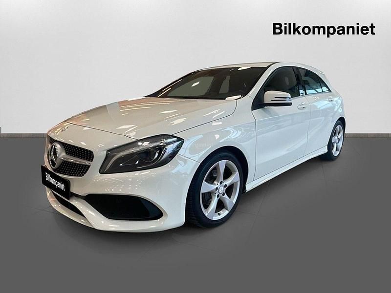 Vit Begagnad 2017 Mercedes A200 AMG Halvkombi | 164 900 kr (Marknadspris) - Bild 1/4