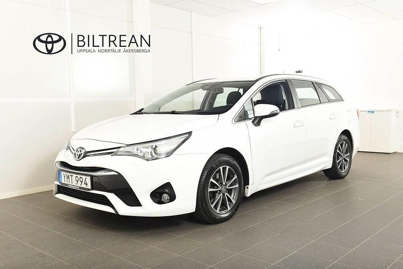 Vit Begagnad 2017 Toyota Avensis Active Kombi | 144 900 kr (Marknadspris) - Bild 1/4