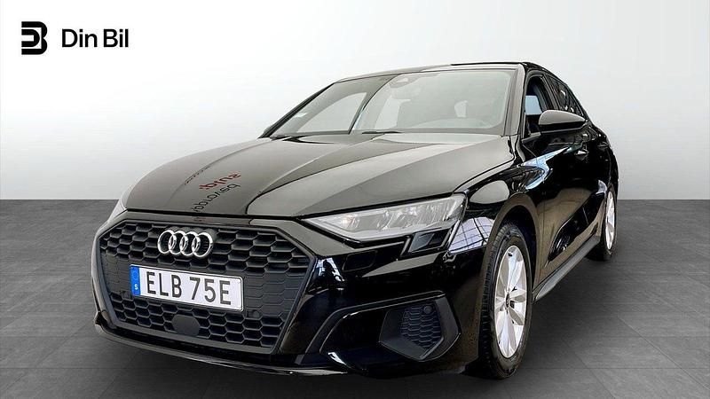 Svart Begagnad 2022 Audi A3 Sportback Proline Halvkombi | 224 000 kr (Marknadspris) - Bild 1/4