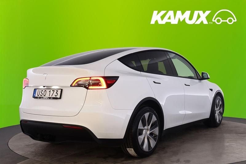 Begagnad Tesla Model Y Standard Range 250 kW (340 HK) 2023 Vit SUV