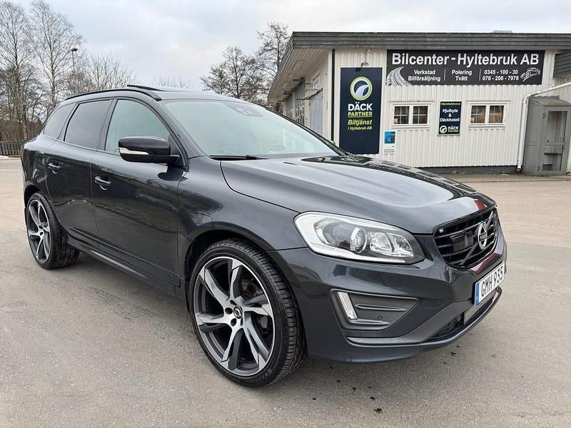 Grå Begagnad 2017 Volvo XC60 R-Design SUV | 219 900 kr (Marknadspris) - Bild 1/4