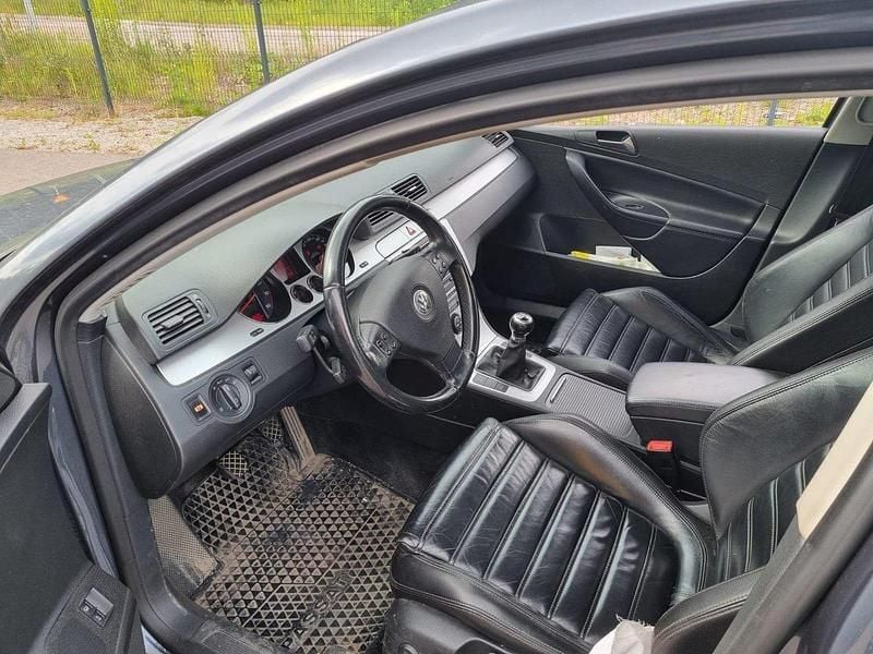 Grå Begagnad 2009 VW Passat Sportline Kombi | 25 000 kr (Bra pris) - Bild 1/4