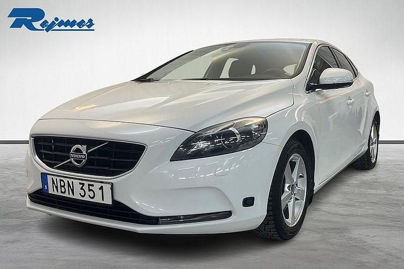 Vit Begagnad 2012 Volvo V40 Momentum Kombi | 139 800 kr (Marknadspris) - Bild 1/4