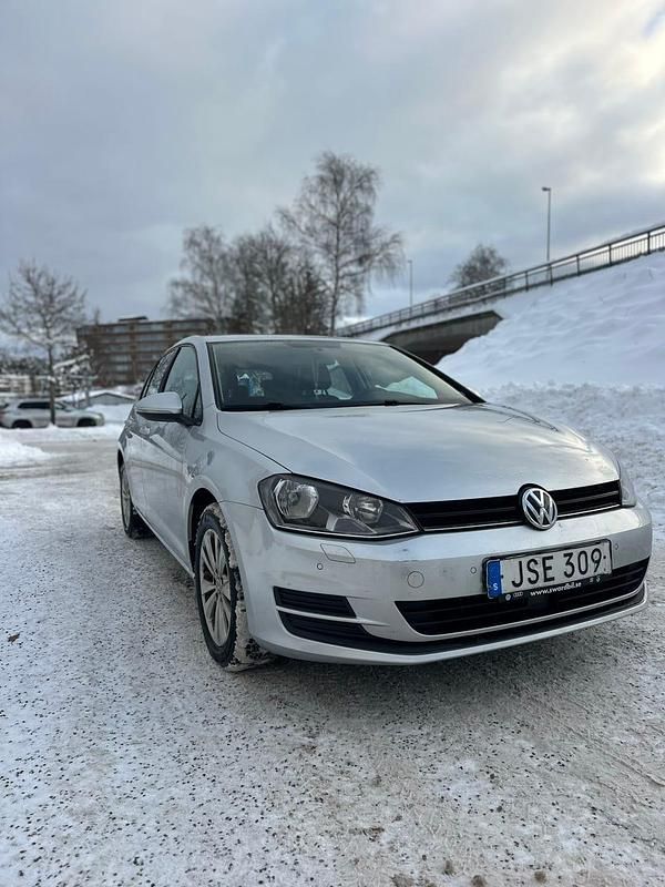 Begagnad VW Golf VII 105 HK (77 kW) 2015