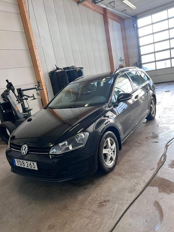 Svart Begagnad 2016 VW Golf VII | 77 000 kr (Bra pris) - Bild 1/4