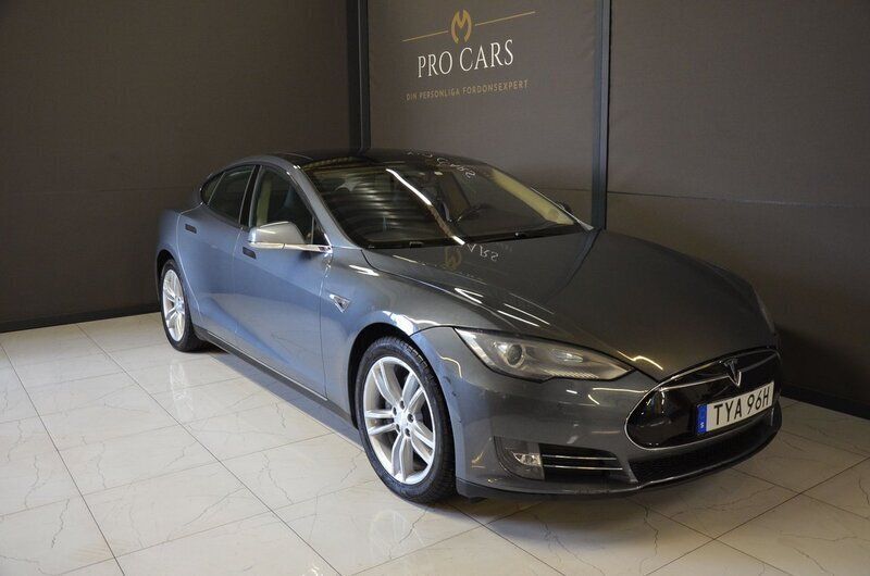 Grå Begagnad 2014 Tesla Model S Sedan | 255 000 kr (Lite dyr) - Bild 1/4