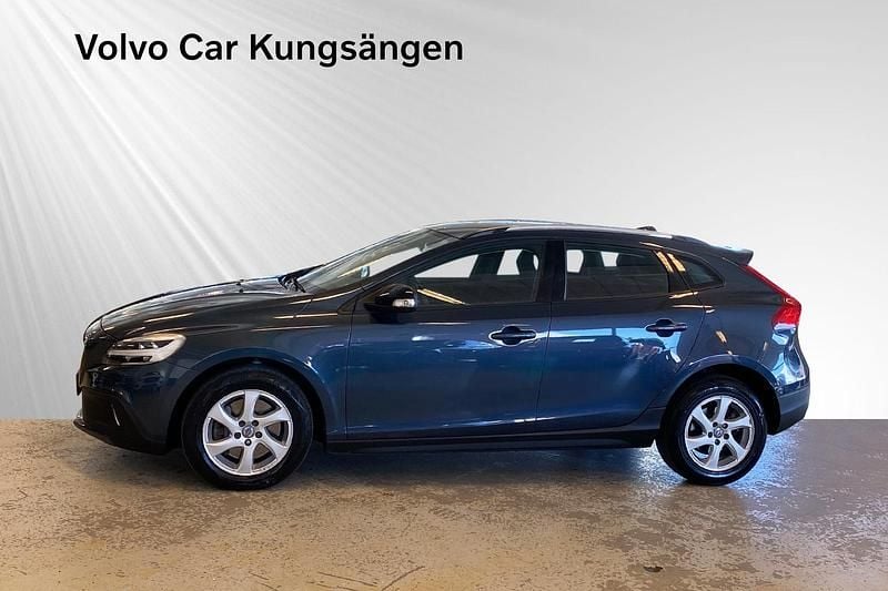 Begagnad Volvo V40 CC 151 HK (111 kW) 2019 Blå Kombi