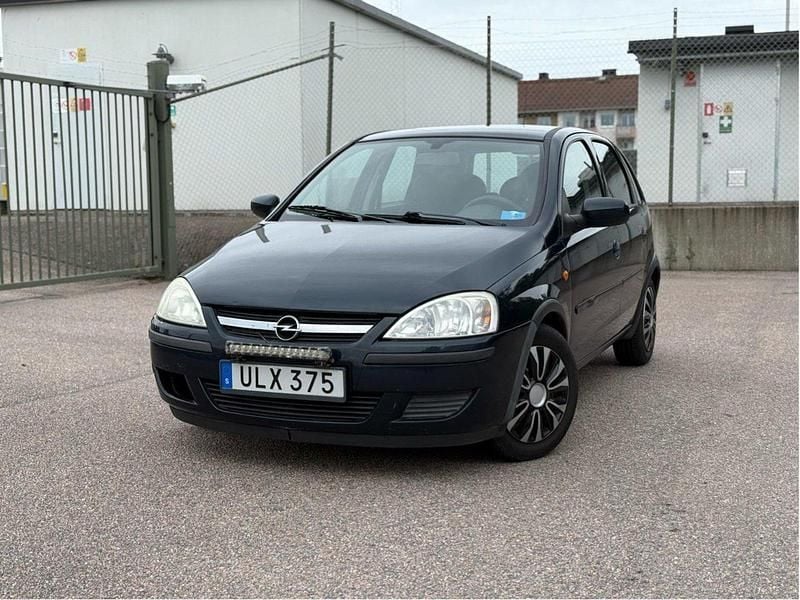 Grön Begagnad 2004 Opel Corsa Halvkombi | 19 990 kr (Marknadspris) - Bild 1/4