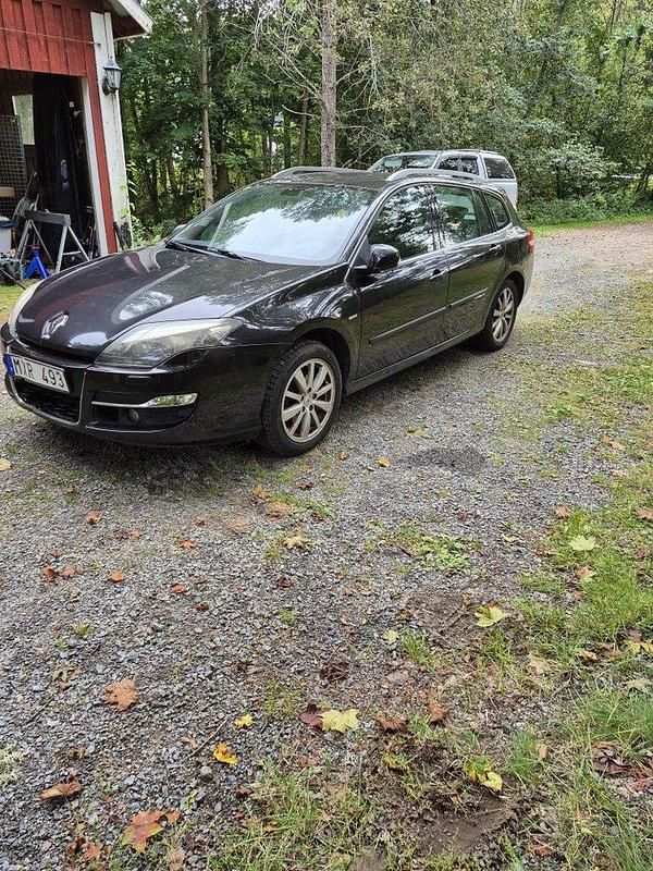 Svart Begagnad 2012 Renault Laguna III Kombi | 35 000 kr - Bild 1/4