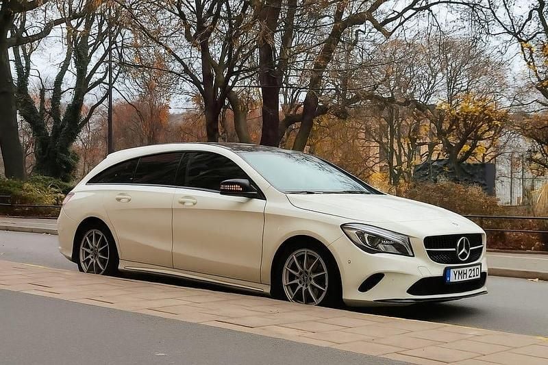 Calcite white Begagnad 2018 Mercedes CLA220 Shooting Brake AMG Kombi | 222 000 kr (Marknadspris) - Bild 1/4