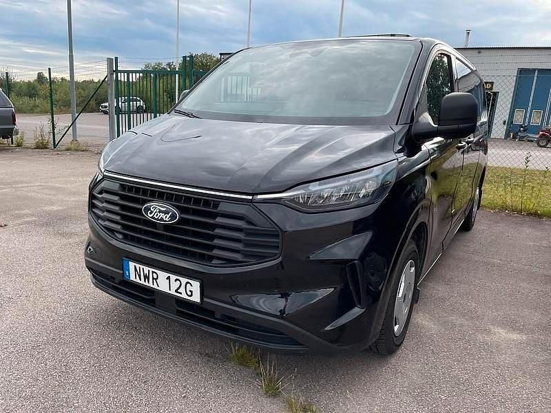 Svart (svart metallic) Begagnad 2024 Ford Transit Custom Van | 465 000 kr (Dyr) - Bild 1/2