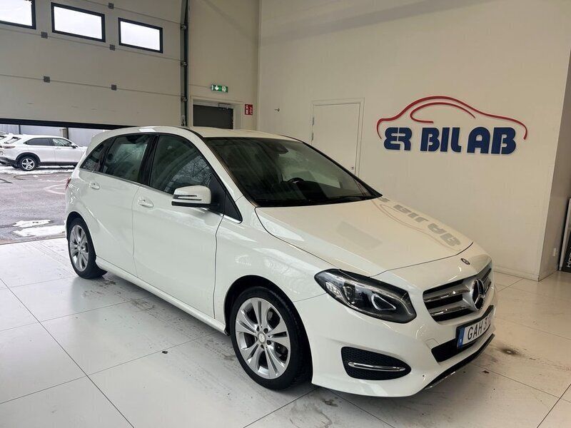 Vit Begagnad 2015 Mercedes B180 Minibuss | 149 900 kr (Marknadspris) - Bild 1/4