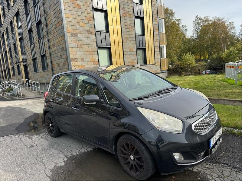 Svart Begagnad 2011 Kia Venga Comfort Halvkombi | 49 000 kr (Marknadspris) - Bild 1/4