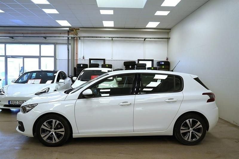 Begagnad Peugeot 308 131 HK (96 kW) 2019 Vit Halvkombi