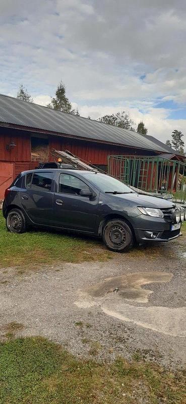 Grå Begagnad 2016 Dacia Sandero Halvkombi | 63 000 kr (Marknadspris) - Bild 1/1