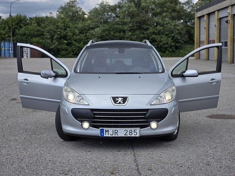 Grå Begagnad 2007 Peugeot 307 Kombi | 19 900 kr (Marknadspris) - Bild 1/4