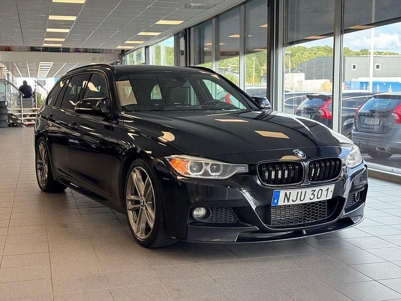 Vit Begagnad 2014 BMW 320 M Sport Kombi | 129 900 kr (Marknadspris) - Bild 1/4